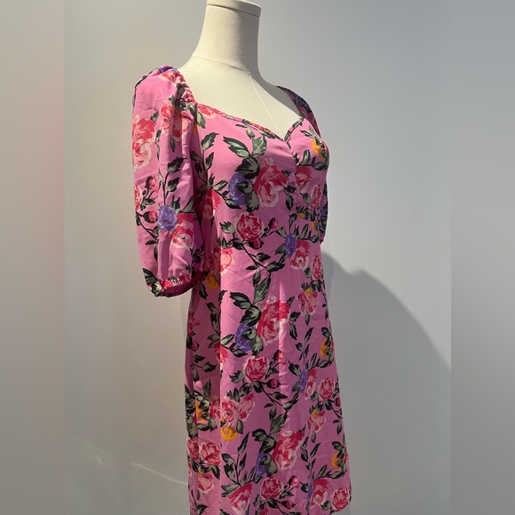 Vero Moda Dresses & Skirts - NWT - Vero Moda chic sweetheart neckline dress!  size XL